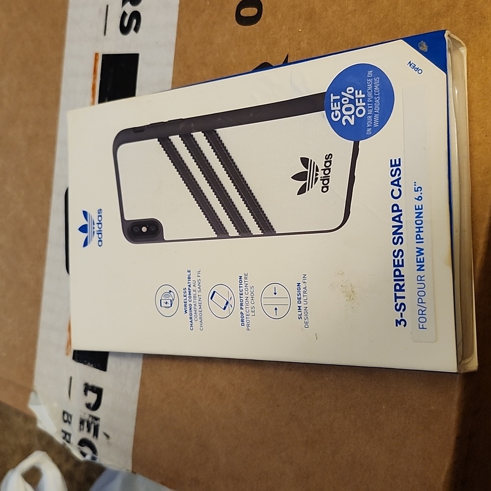 Adidas samba case   compatible with i phone xs max